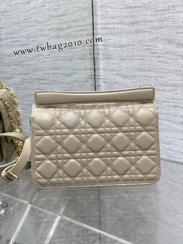 Dior专柜新款迪奥高仿原单奶油杏Jolie系列珍珠链条包 djfk1302